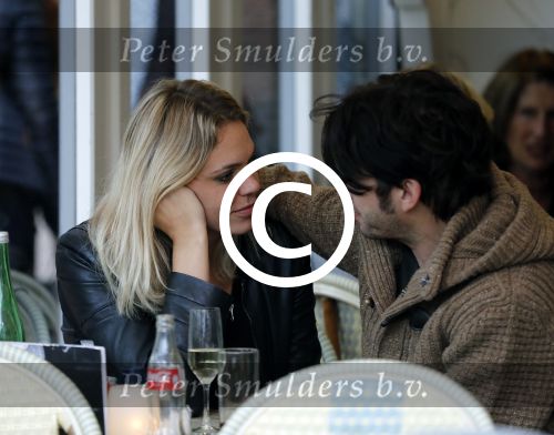 Amsterdam 18 oktober 2016
Myrthe Mylius met haar nieuwe vriend Sebastian Schneberger op terras in Amsterdam en onderweg naar Riviera Maison.