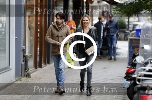 Amsterdam 18 oktober 2016
Myrthe Mylius met haar nieuwe vriend Sebastian Schneberger op terras in Amsterdam en onderweg naar Riviera Maison.