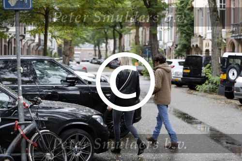 Amsterdam 18 oktober 2016
Myrthe Mylius met haar nieuwe vriend Sebastian Schneberger op terras in Amsterdam en onderweg naar Riviera Maison.