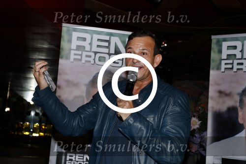 Amsterdam 3 november 2016
Presentatie cd Rene Froger in the harbour Club . Najib Amhali reikt de cd uit.