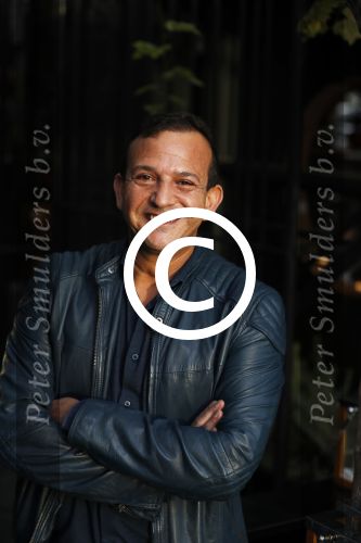 Amsterdam 3 november 2016
Presentatie cd Rene Froger in the harbour Club . Najib Amhali reikt de cd uit.