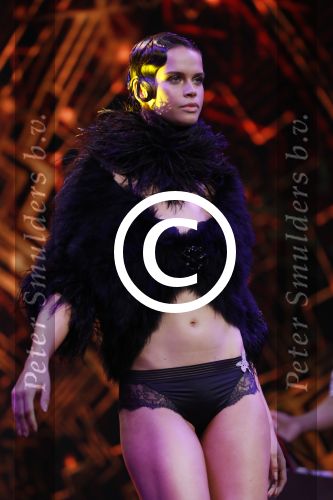 Amsterdam 25 oktober 2016
Finale Hollands Next topmodel gepresenteerd door Anouk Smulders met de finalisten Akke Marije Colette Emma en Noor. Juryleden Fred v Leer Anna Nooshin en Alek Bruessing. Nicky Opheij