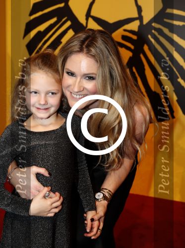 Scheveningen 30 oktober 2016
Premiere the lion king in het circustheater. Nikkie Plessen met dochter