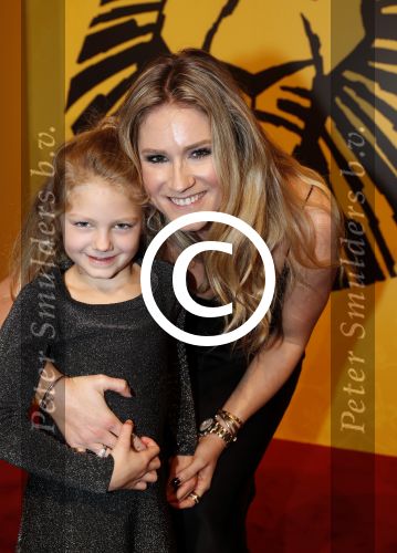 Scheveningen 30 oktober 2016
Premiere the lion king in het circustheater. Nikkie Plessen met dochter