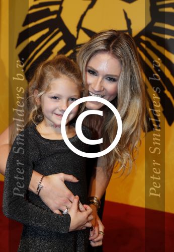 Scheveningen 30 oktober 2016
Premiere the lion king in het circustheater. Nikkie Plessen met dochter