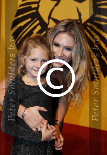 Scheveningen 30 oktober 2016
Premiere the lion king in het circustheater. Nikkie Plessen met dochter