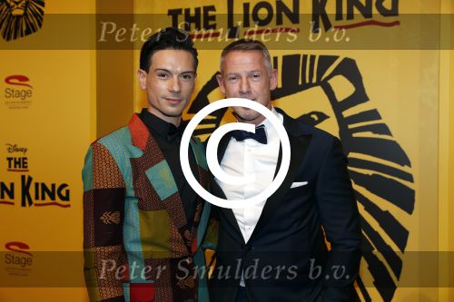 Scheveningen 30 oktober 2016
Premiere the lion king in het circustheater.
Onno Hoes met een kennis