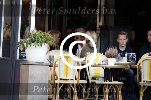 Amsterdam 31 oktober 2016
Patricia Paay met haar vriend Robert Hinfelaar in Amsterdam zuid