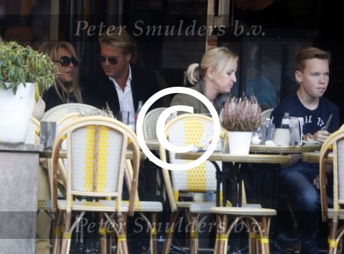 Amsterdam 31 oktober 2016
Patricia Paay met haar vriend Robert Hinfelaar in Amsterdam zuid