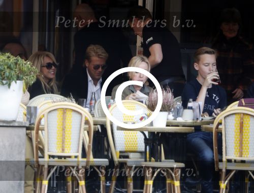 Amsterdam 31 oktober 2016
Patricia Paay met haar vriend Robert Hinfelaar in Amsterdam zuid