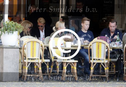 Amsterdam 31 oktober 2016
Patricia Paay met haar vriend Robert Hinfelaar in Amsterdam zuid