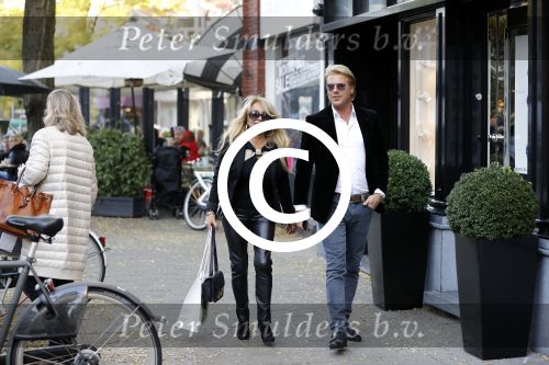 Amsterdam 31 oktober 2016
Patricia Paay met haar vriend Robert Hinfelaar in Amsterdam zuid