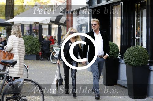 Amsterdam 31 oktober 2016
Patricia Paay met haar vriend Robert Hinfelaar in Amsterdam zuid
