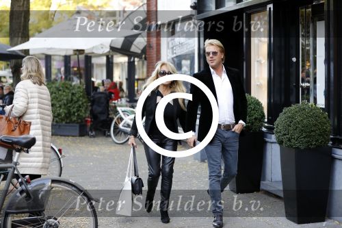 Amsterdam 31 oktober 2016
Patricia Paay met haar vriend Robert Hinfelaar in Amsterdam zuid