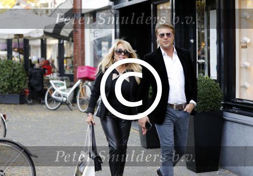 Amsterdam 31 oktober 2016
Patricia Paay met haar vriend Robert Hinfelaar in Amsterdam zuid