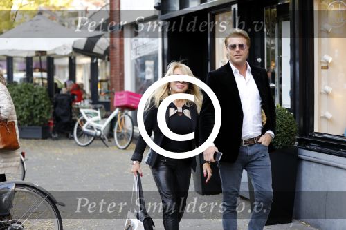 Amsterdam 31 oktober 2016
Patricia Paay met haar vriend Robert Hinfelaar in Amsterdam zuid