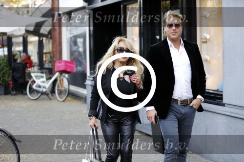 Amsterdam 31 oktober 2016
Patricia Paay met haar vriend Robert Hinfelaar in Amsterdam zuid