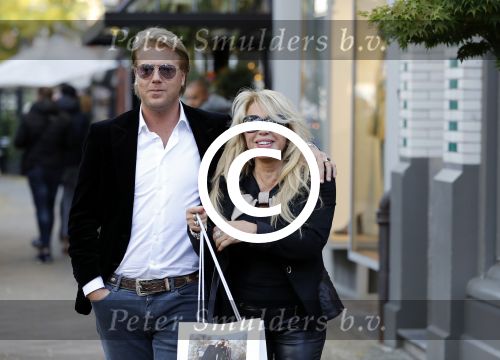 Amsterdam 31 oktober 2016
Patricia Paay met haar vriend Robert Hinfelaar in Amsterdam zuid