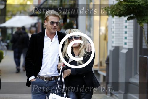 Amsterdam 31 oktober 2016
Patricia Paay met haar vriend Robert Hinfelaar in Amsterdam zuid