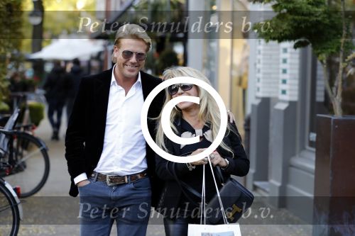 Amsterdam 31 oktober 2016
Patricia Paay met haar vriend Robert Hinfelaar in Amsterdam zuid