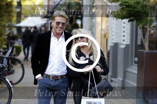 Amsterdam 31 oktober 2016
Patricia Paay met haar vriend Robert Hinfelaar in Amsterdam zuid