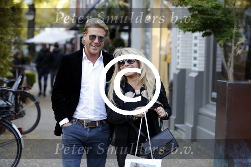 Amsterdam 31 oktober 2016
Patricia Paay met haar vriend Robert Hinfelaar in Amsterdam zuid