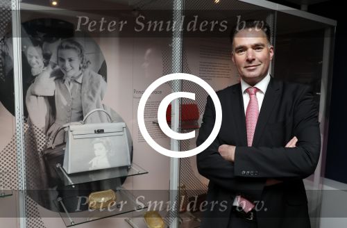 Amsterdam 7 oktober 2016
Paul schulten opent  exposties van tassen Royals. van oa Prinses Juliana koningin Maxima Koningin Elisabeth en Prinses Gracia Monaco.