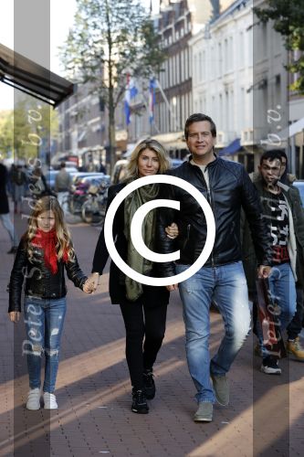 Amsterdam 22 oktober 2016 
Zanger Quincy met zijn vrouw en dochter op de pc hooftstraat