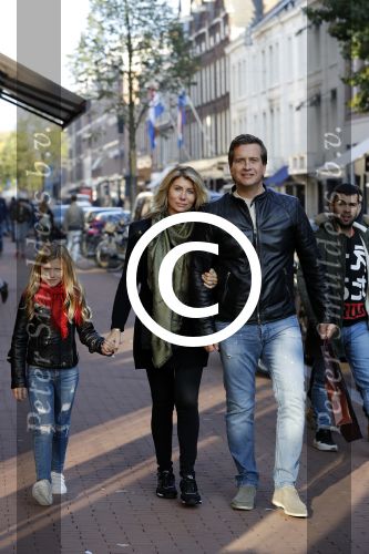 Amsterdam 22 oktober 2016 
Zanger Quincy met zijn vrouw en dochter op de pc hooftstraat