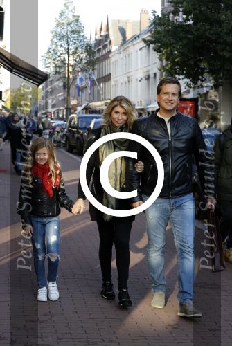 Amsterdam 22 oktober 2016 
Zanger Quincy met zijn vrouw en dochter op de pc hooftstraat
