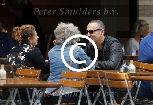 Amsterdam 1 oktober 2016 
Raoul Heertje met vrouw en dochter op terras.