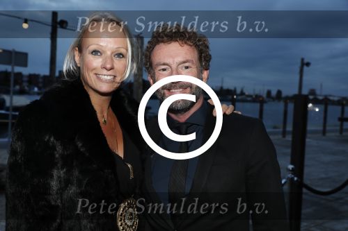 Amsterdam 8 oktober 2016
JFK Gala in the harbour club Amsterdam. raymond v d Klundert Kluun met vriendin