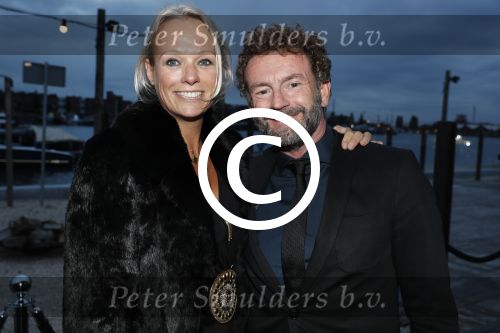 Amsterdam 8 oktober 2016
JFK Gala in the harbour club Amsterdam. raymond v d Klundert Kluun met vriendin