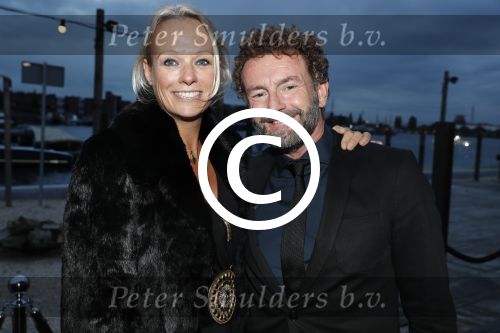Amsterdam 8 oktober 2016
JFK Gala in the harbour club Amsterdam. raymond v d Klundert Kluun met vriendin