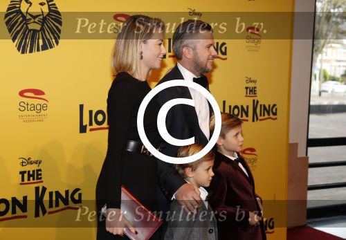 Scheveningen 30 oktober 2016
Premiere the lion king in het circustheater.
Winston Gerschtanowitz met renate Verbaan en hun kinderen
