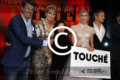 Amsterdam 25 oktober 2016
Finale Hollands Next topmodel gepresenteerd door Anouk Smulders met de finalisten Akke Marije Colette Emma en Noor. Juryleden Fred v Leer Anna Nooshin en Alek Bruessing. Rick Brandsteder