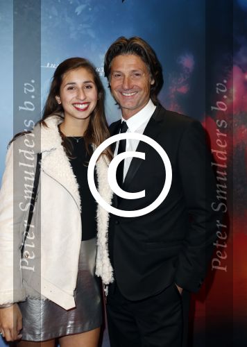Amsterdam 24 oktober 2016
Premiere Hartenstrijd in Tuschinski. Rick Engelkes met dochter