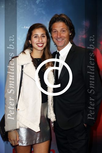 Amsterdam 24 oktober 2016
Premiere Hartenstrijd in Tuschinski. Rick Engelkes met dochter