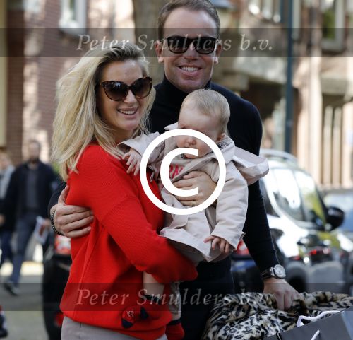 Amsterdam 29 oktober 2016 
Robert doornbos Chantal Bles en hun dochter Jada op de cornelis schuytstraat