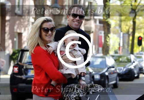Amsterdam 29 oktober 2016 
Robert doornbos Chantal Bles en hun dochter Jada op de cornelis schuytstraat