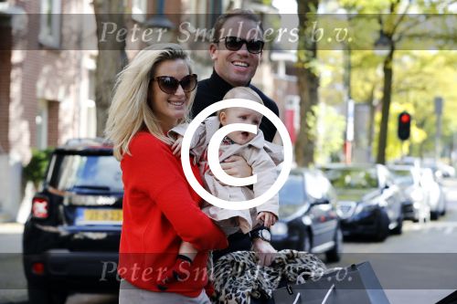 Amsterdam 29 oktober 2016 
Robert doornbos Chantal Bles en hun dochter Jada op de cornelis schuytstraat