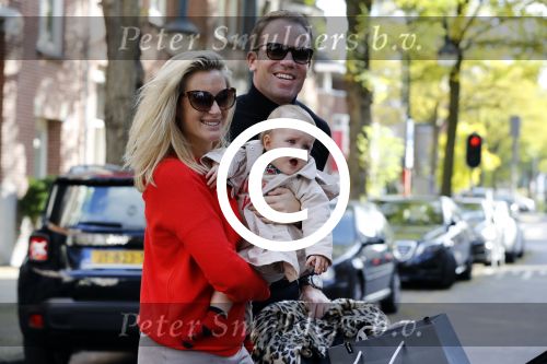 Amsterdam 29 oktober 2016 
Robert doornbos Chantal Bles en hun dochter Jada op de cornelis schuytstraat