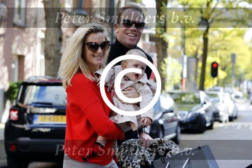 Amsterdam 29 oktober 2016 
Robert doornbos Chantal Bles en hun dochter Jada op de cornelis schuytstraat