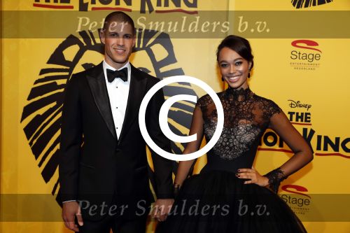 Scheveningen 30 oktober 2016
Premiere the lion king in het circustheater. Romy Monteiro met haar nieuwe vriend