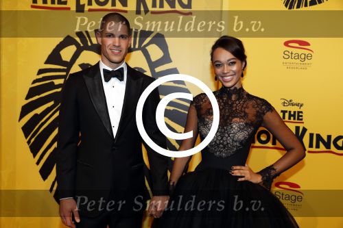 Scheveningen 30 oktober 2016
Premiere the lion king in het circustheater. Romy Monteiro met haar nieuwe vriend