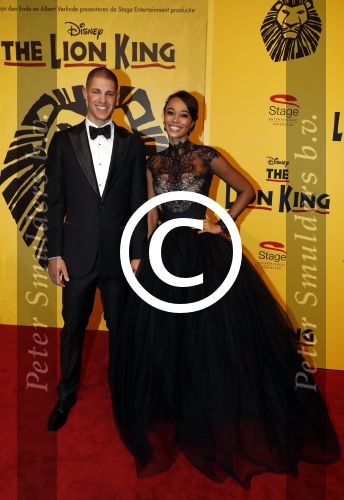 Scheveningen 30 oktober 2016
Premiere the lion king in het circustheater. Romy Monteiro met haar nieuwe vriend