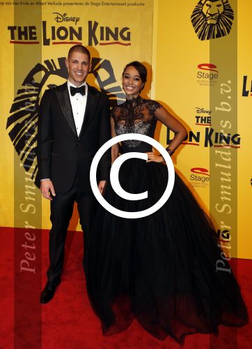 Scheveningen 30 oktober 2016
Premiere the lion king in het circustheater. Romy Monteiro met haar nieuwe vriend