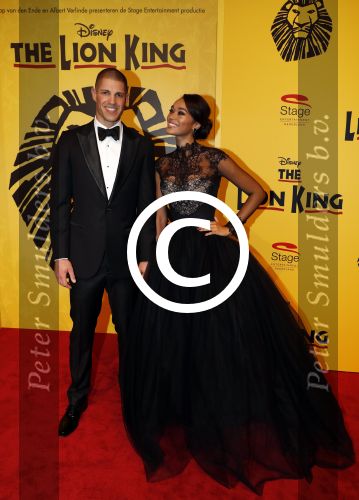 Scheveningen 30 oktober 2016
Premiere the lion king in het circustheater. Romy Monteiro met haar nieuwe vriend