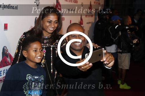 Rotterdam 16 oktober 2016
Premiere Jandino Asporaat met van je familie moet je het hebben in het oude Luxor. Roue Verveer, partner Farah Sewgobind en zoon