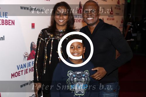 Rotterdam 16 oktober 2016
Premiere Jandino Asporaat met van je familie moet je het hebben in het oude Luxor. Roue Verveer, partner Farah Sewgobind en zoon